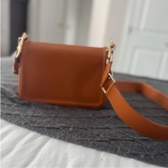 Marc Jacob’s messenger crossbody bag - Picture 3 of 6